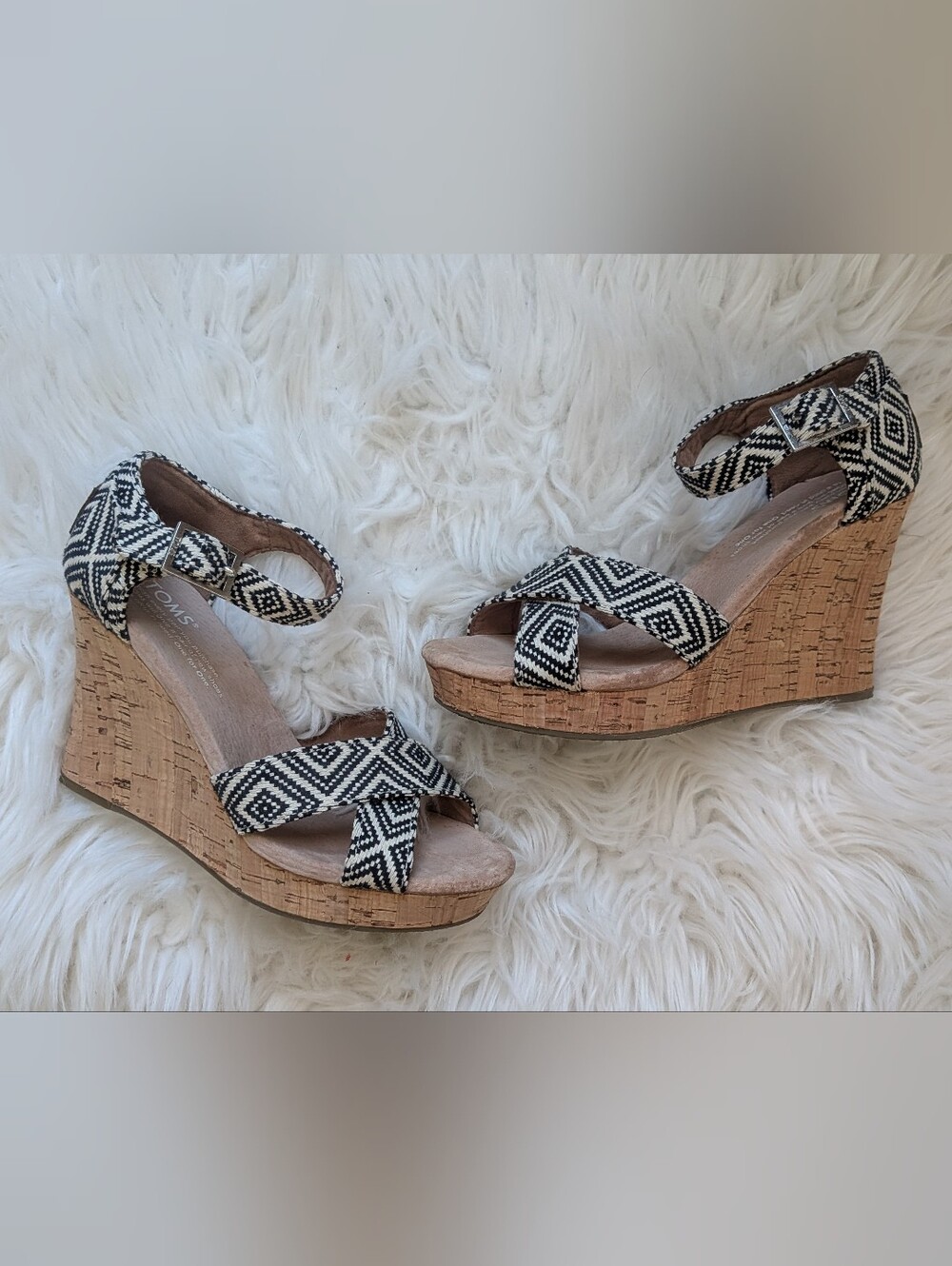TOMS Women's Black White Woven Diamond Strappy Wedge Sandals Size 5